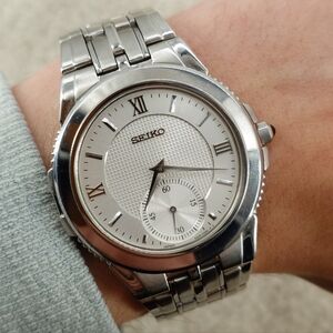 Seiko Quartz 6G28-00B0 Stainless Steel Sapphire Dial Japan Watch Small Second